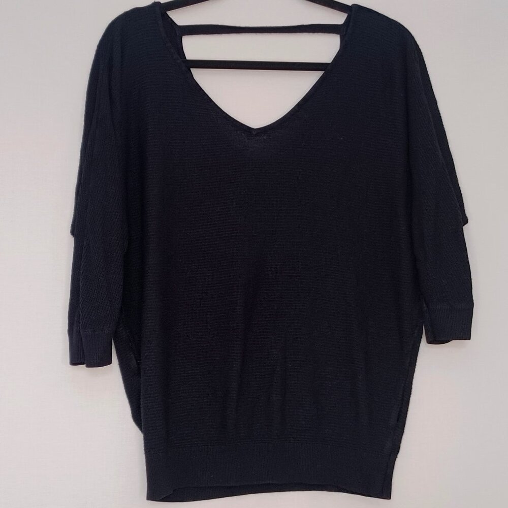 Women's Express Black‎ Ribbed 100% Rayon V Neck Black Top Size Medium